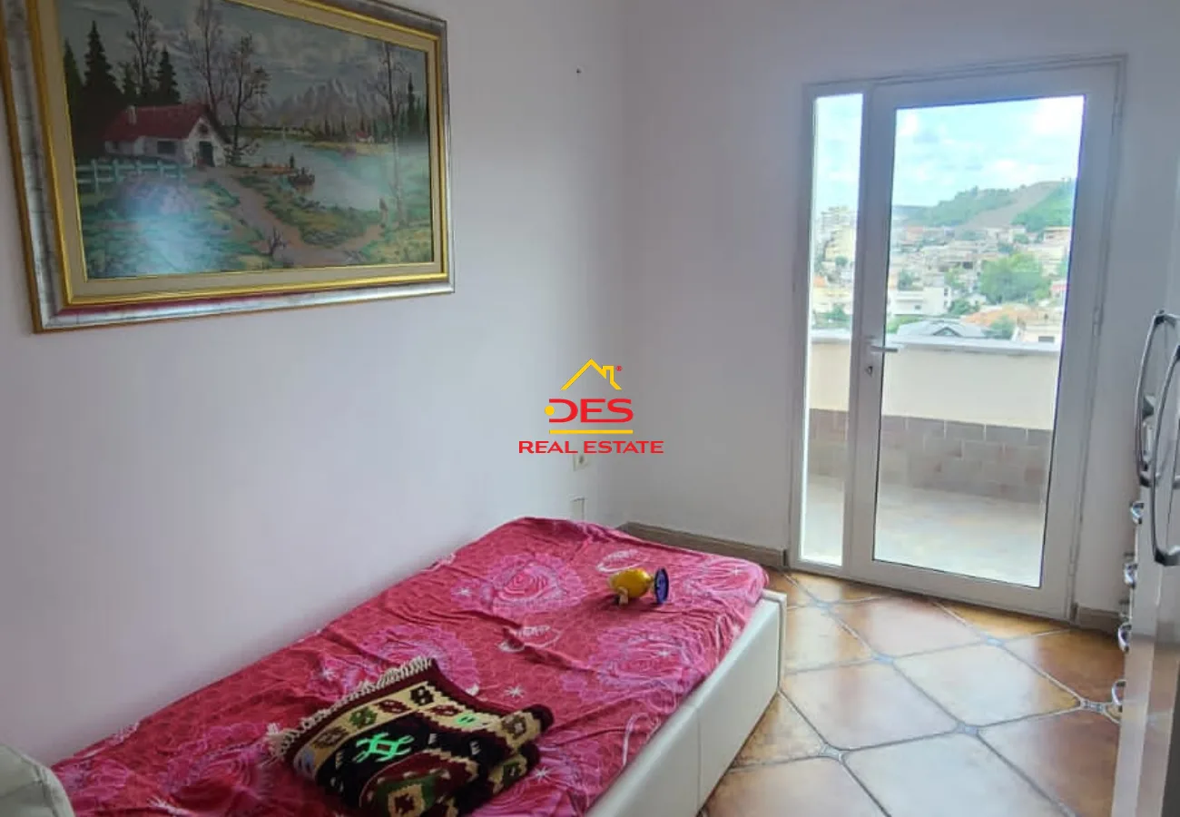 Shitet papafingo 3+1 pranë bashkisë,vlorë
