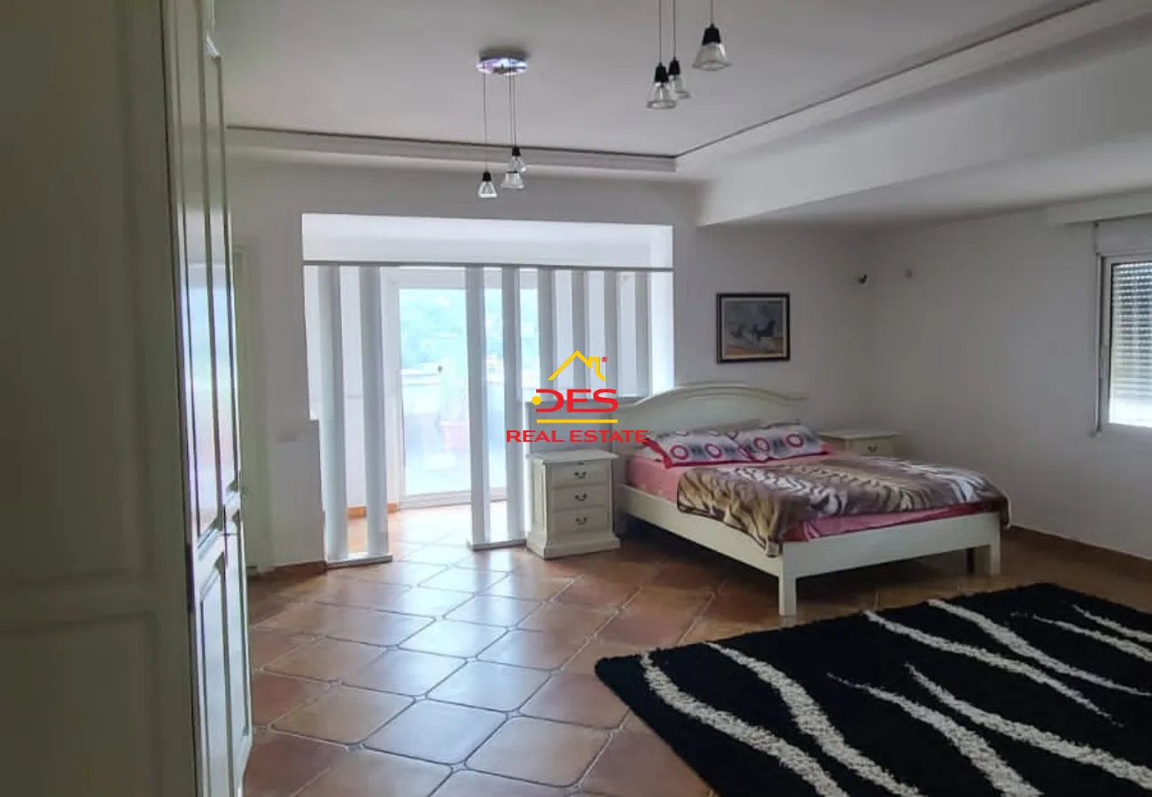 Shitet papafingo 3+1 pranë bashkisë,vlorë
