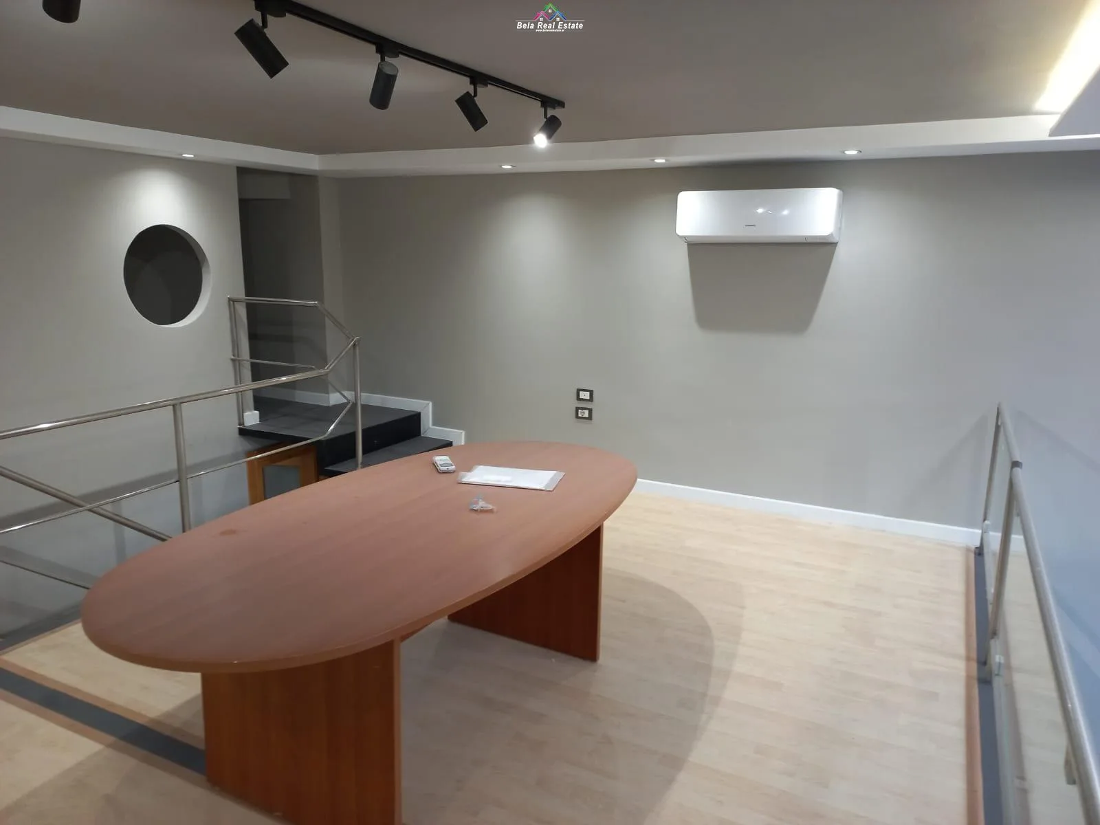 Dyqan Duplex me qera prane  Ures se Selites (ID BD21370)