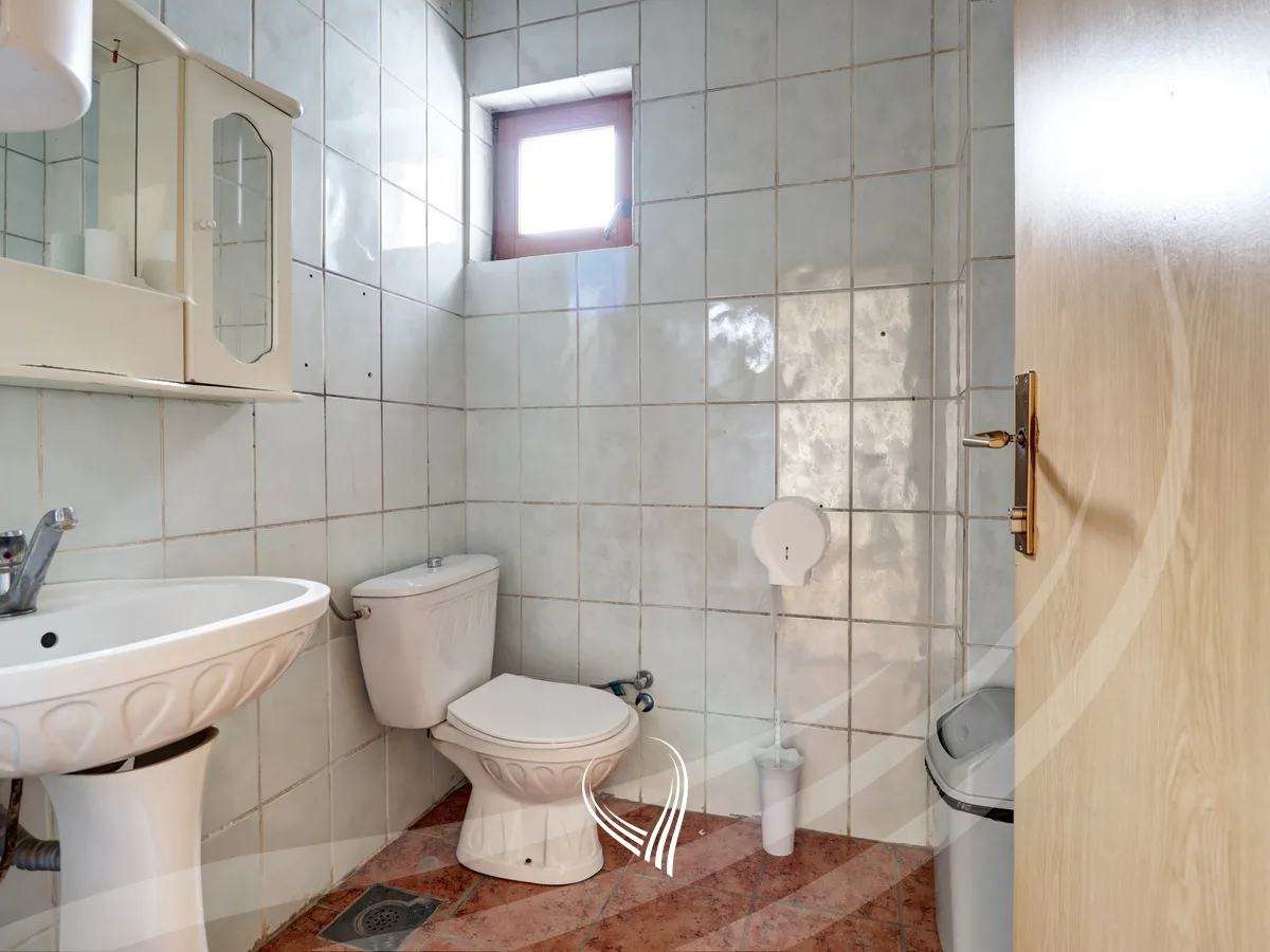 Zyre 300m2 me qira në lagjen Pejton