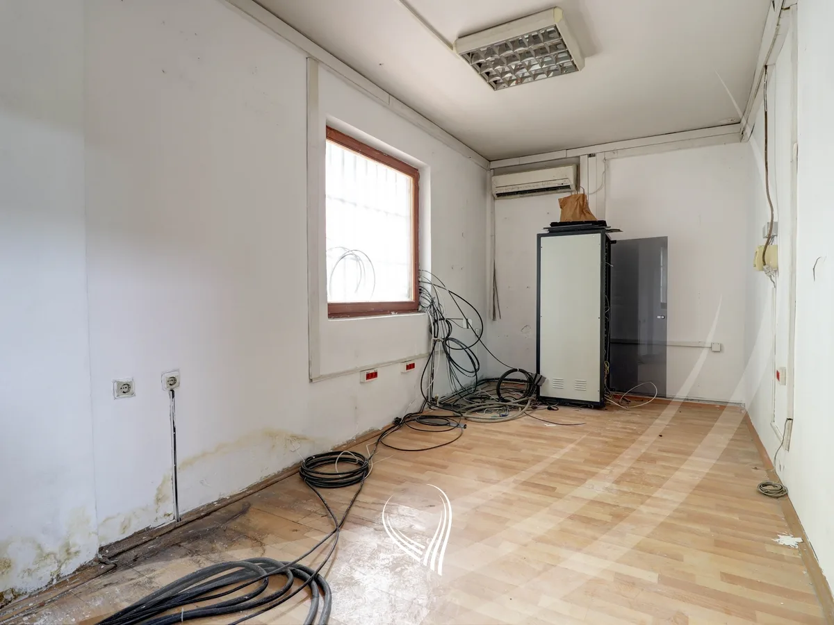 Zyre 300m2 me qira në lagjen Pejton