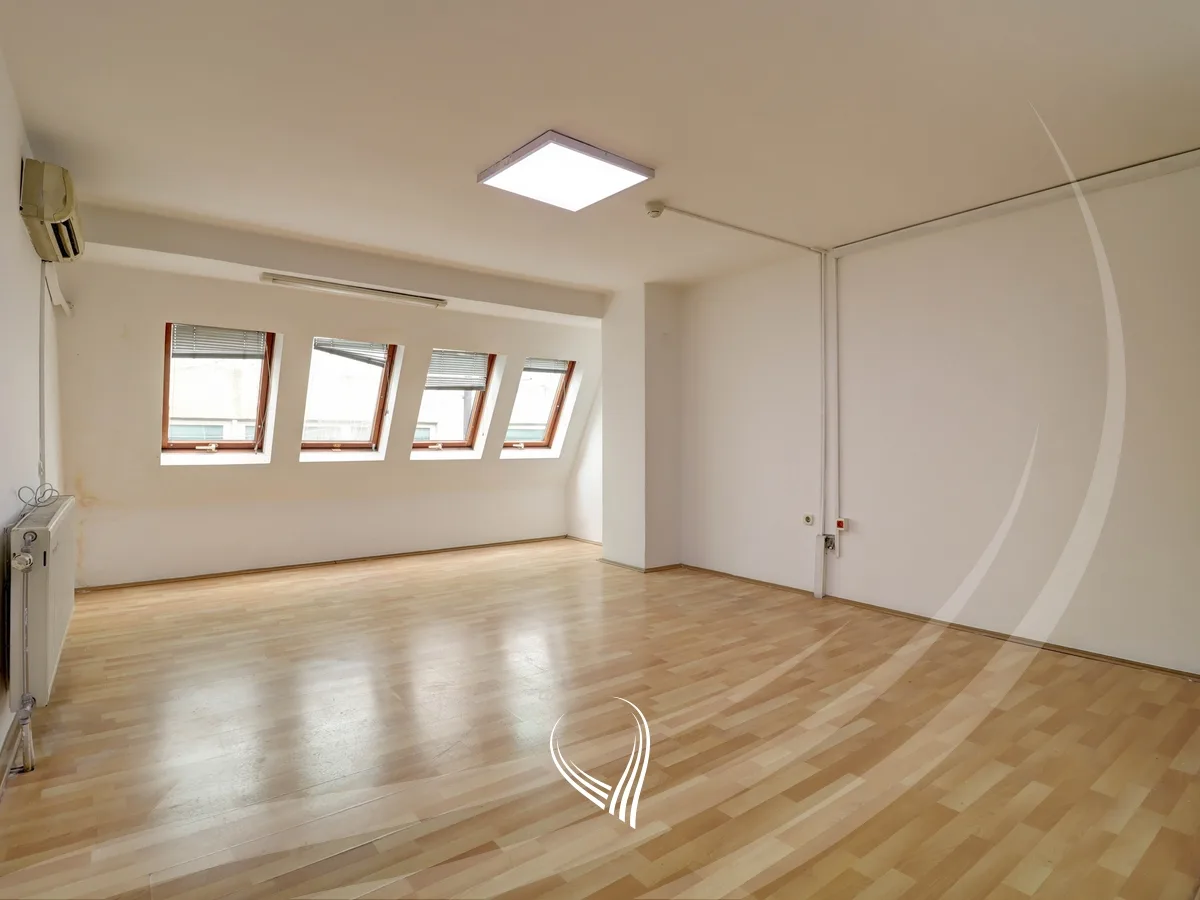 Zyre 300m2 me qira në lagjen Pejton