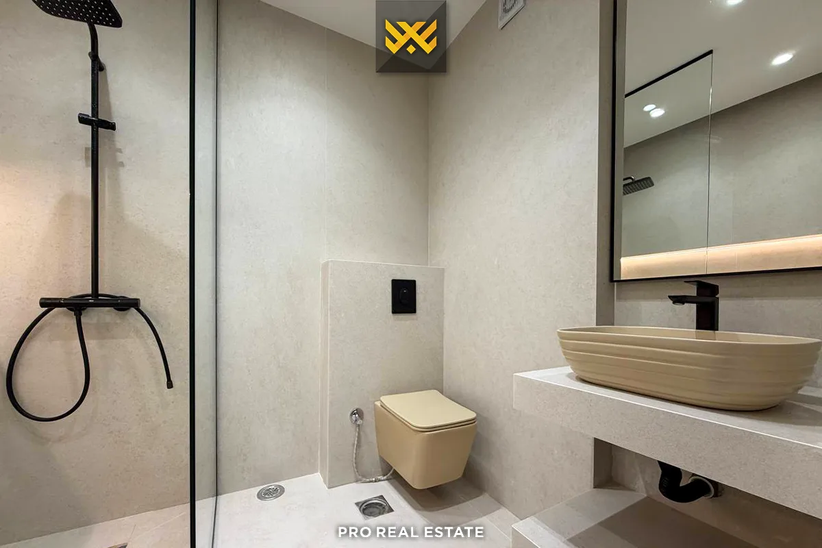 Banesë / Zyrë 120m² me #QIRA në Lakrishtë