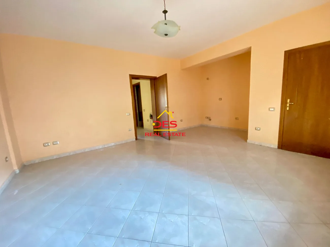 Shitet apartament 2+1 pranë shkollës ali demi,vlorë