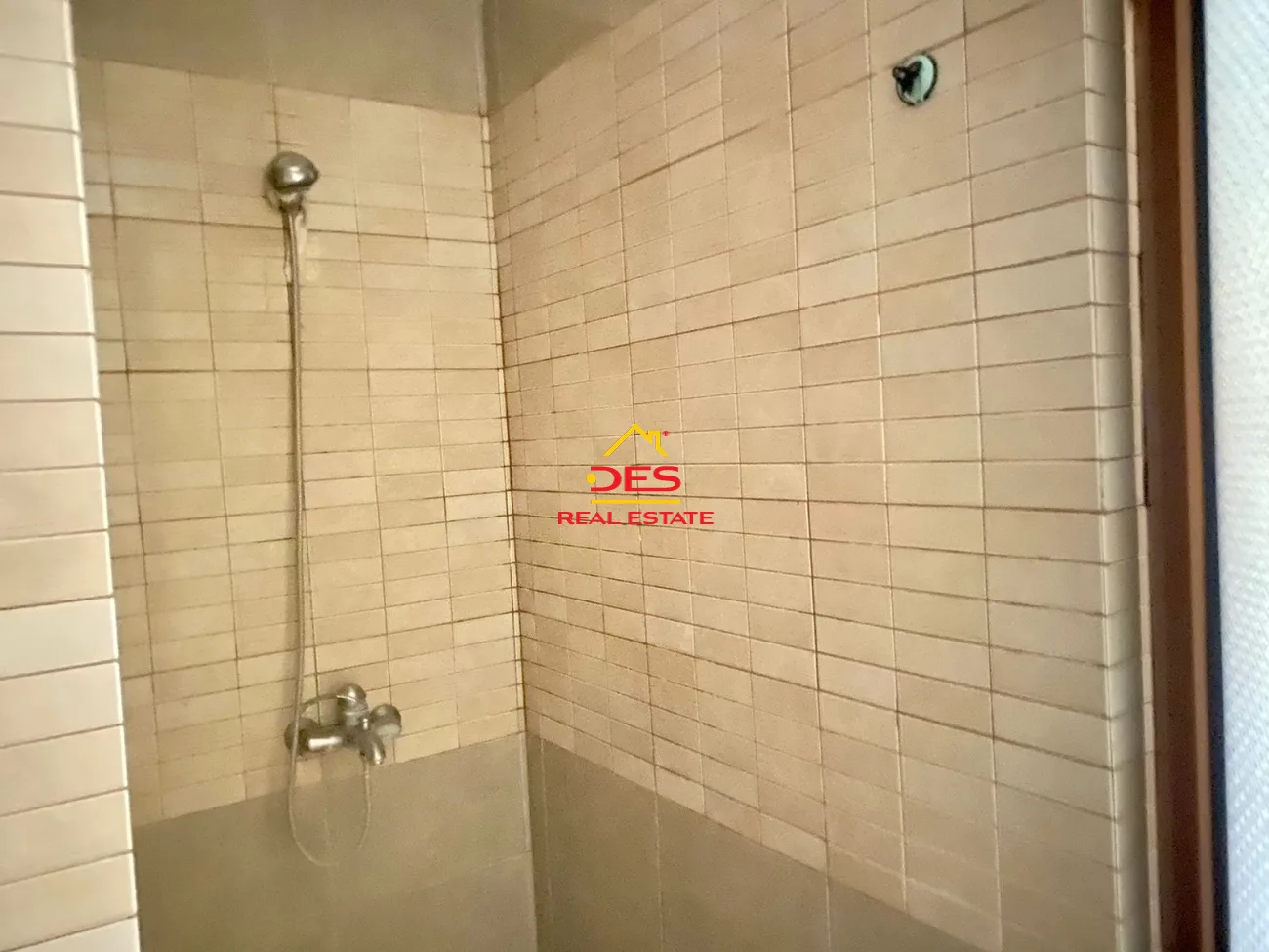Shitet apartament 2+1 pranë shkollës ali demi,vlorë