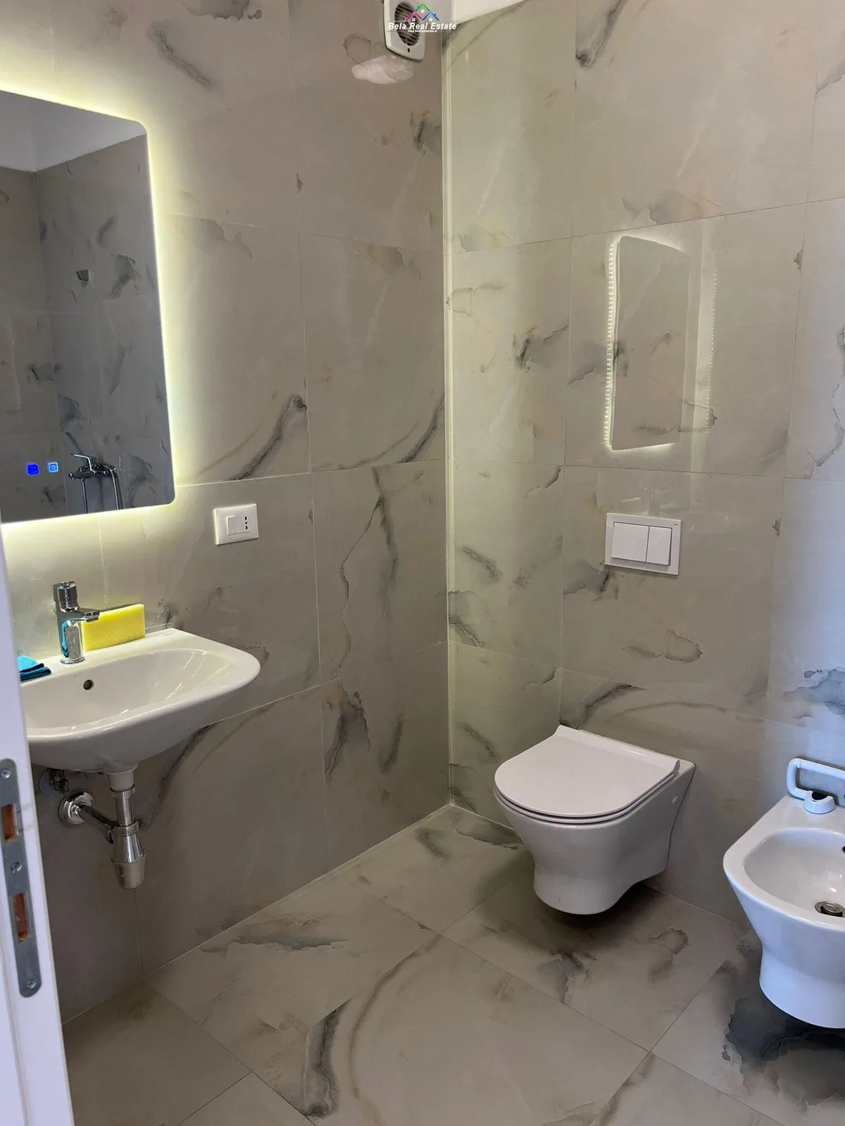 Zyre Me Qera 2+1 Tek Kompleksi Arlis, Farmacia 10 (ID BZ2474) Tirane