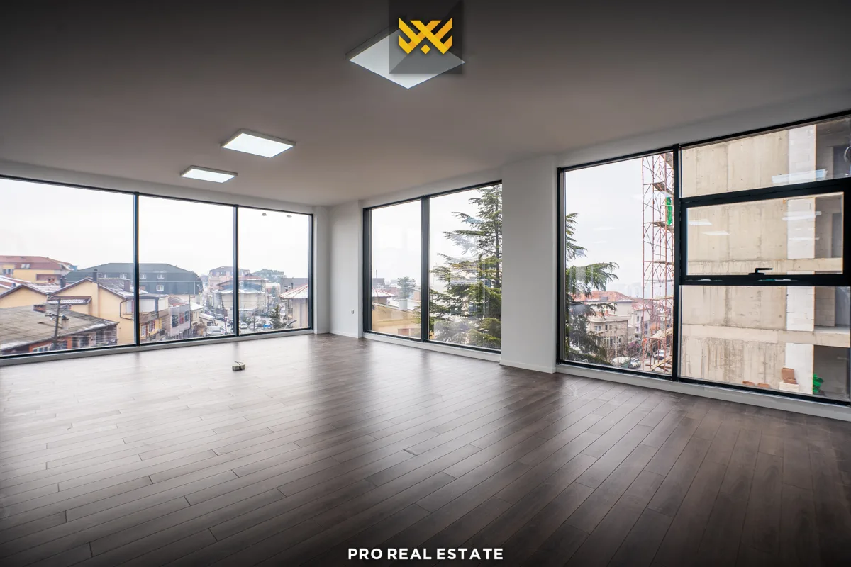 Objekt 150m² me #QIRA në Lagjen Bregu i Diellit