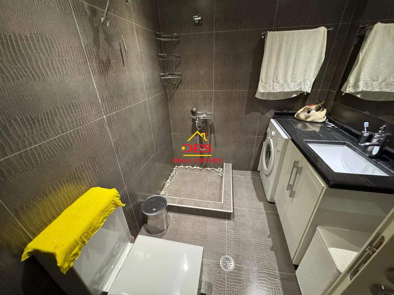 Shitet apartament 2+1+2 ne sarande