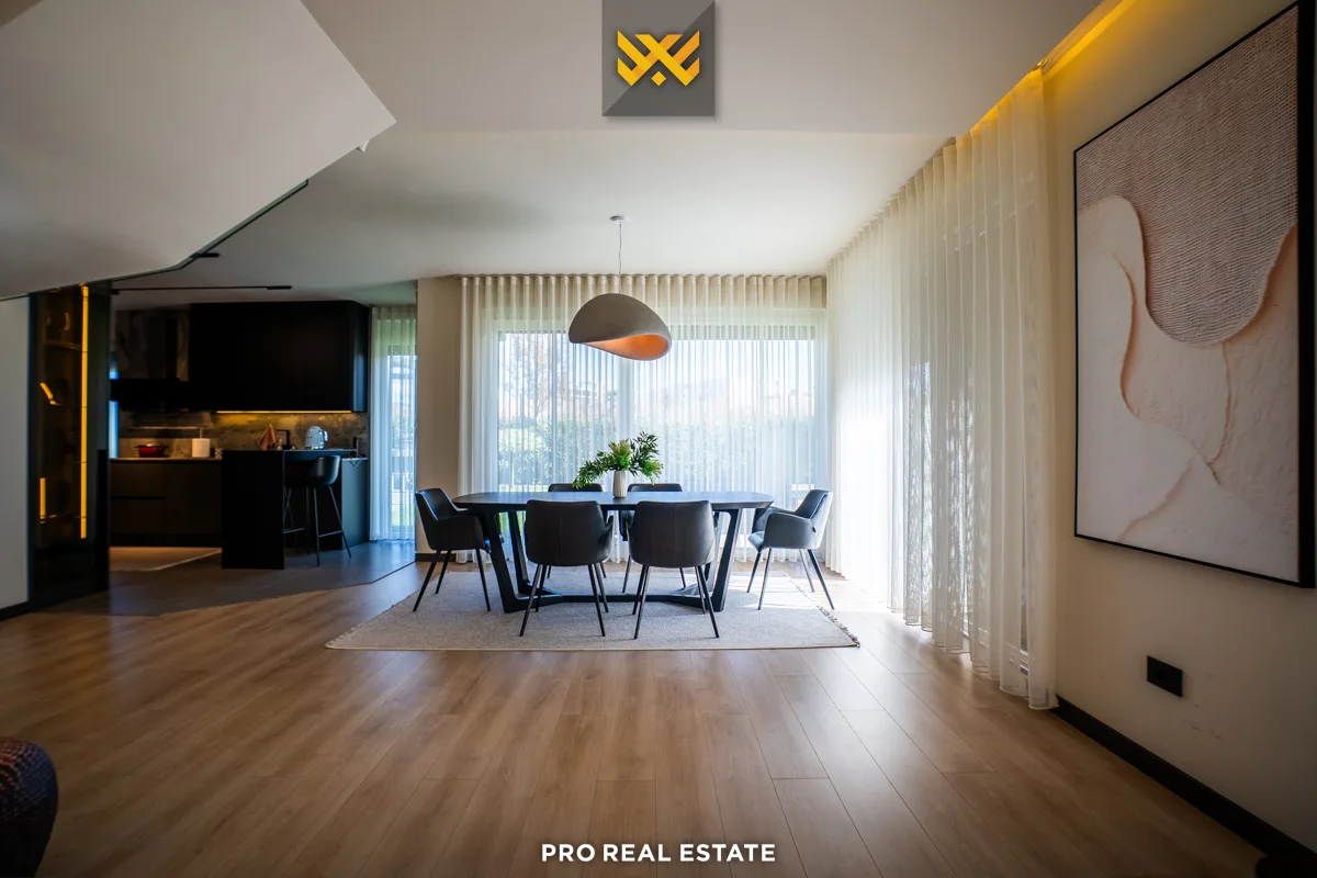 Shtëpi 240m² + 120m² për #SHITJE në Lagjen Qendresa Home