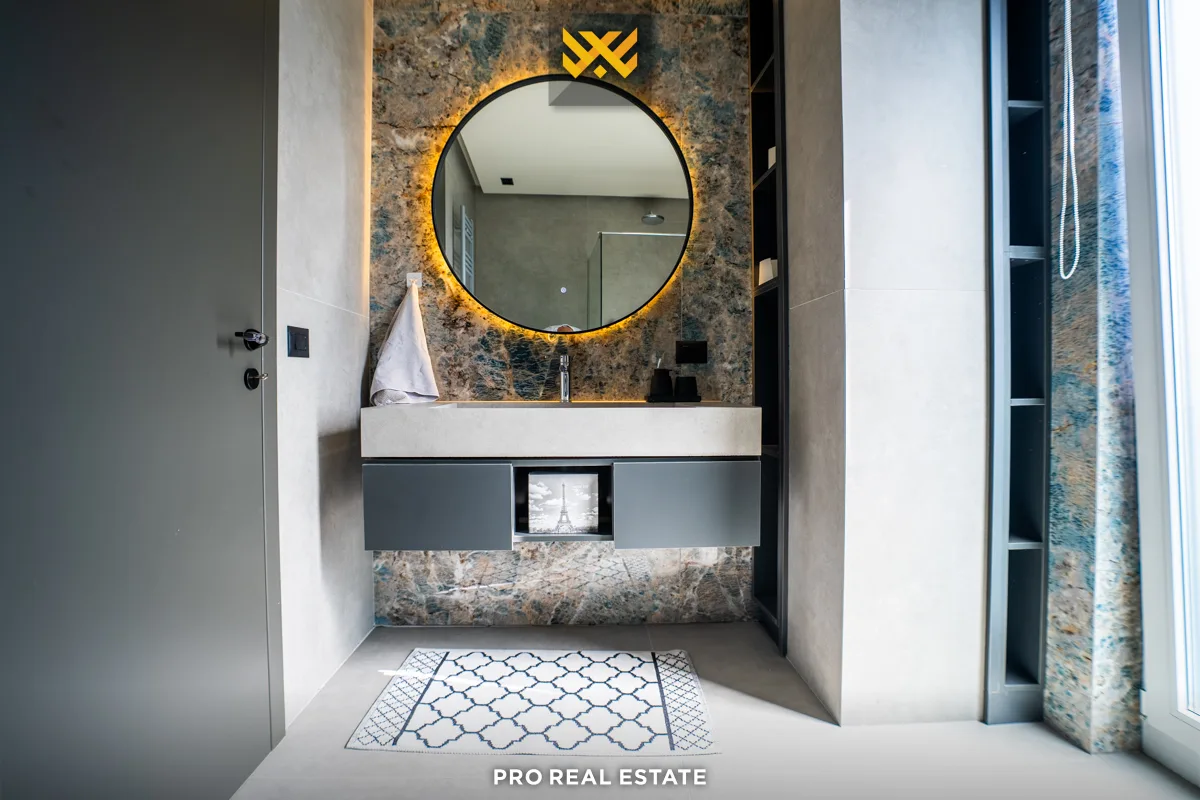 Shtëpi 240m² + 120m² për #SHITJE në Lagjen Qendresa Home