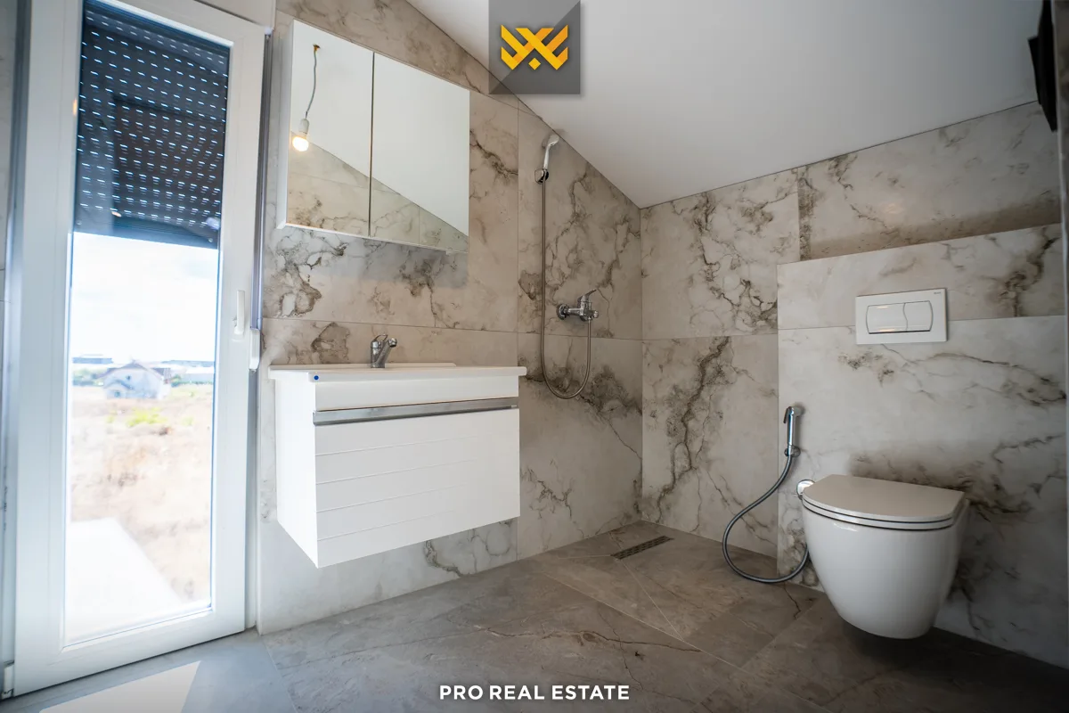 Shtëpi 240m² + 120m² për #SHITJE në Lagjen Qendresa Home