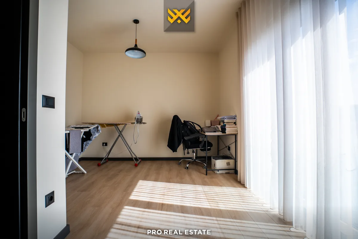 Shtëpi 240m² + 120m² për #SHITJE në Lagjen Qendresa Home