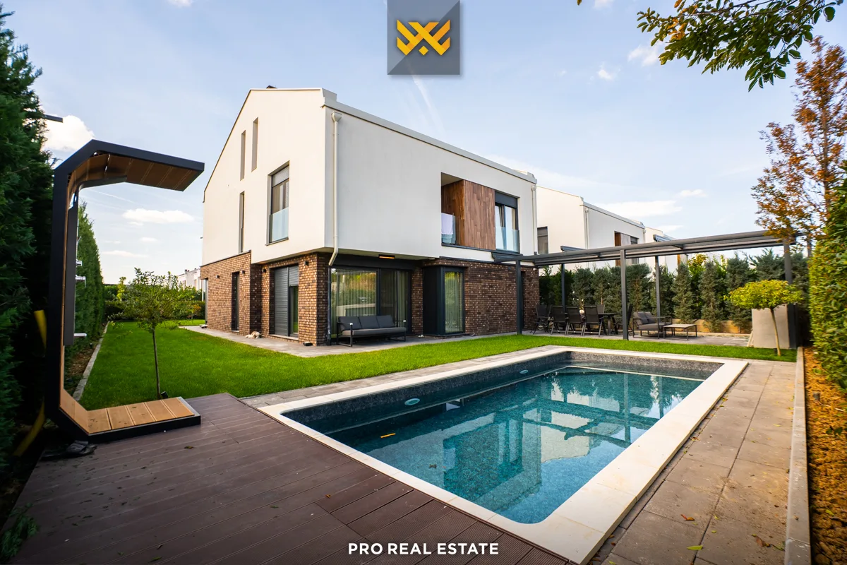 Shtëpi 240m² + 120m² për #SHITJE në Lagjen Qendresa Home