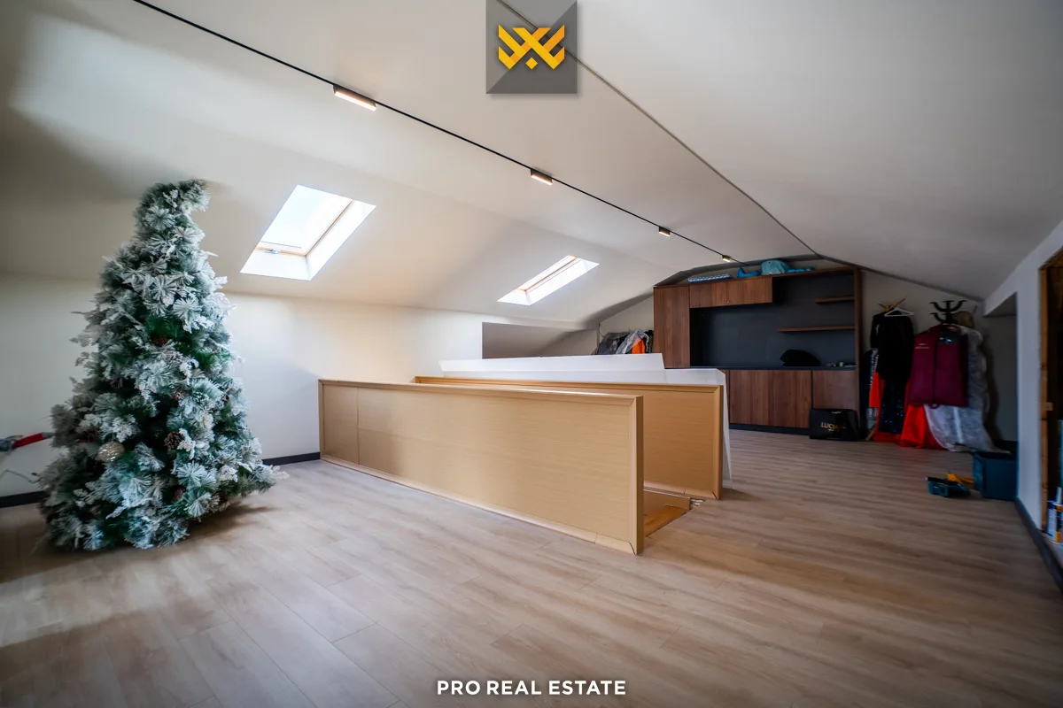 Shtëpi 240m² + 120m² për #SHITJE në Lagjen Qendresa Home