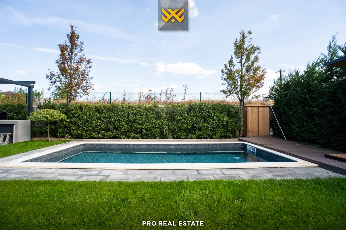 Shtëpi 240m² + 120m² për #SHITJE në Lagjen Qendresa Home