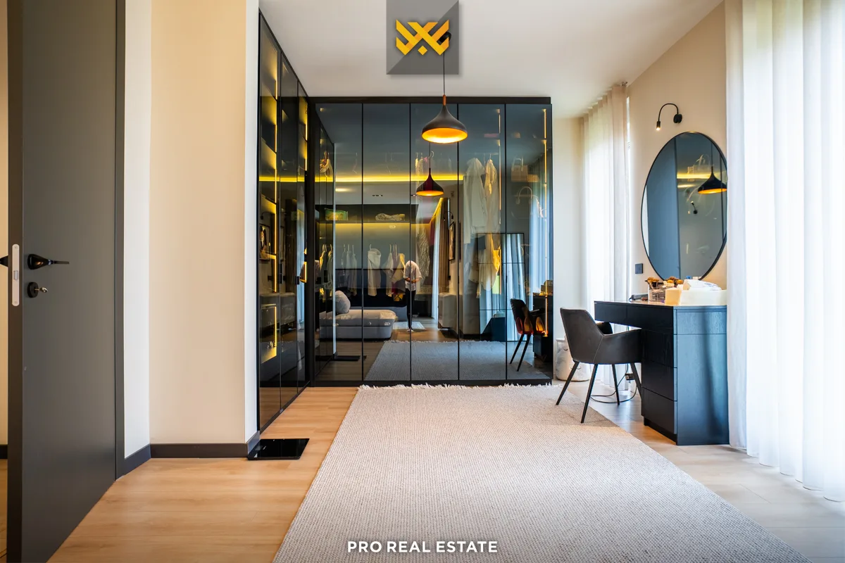 Shtëpi 240m² + 120m² për #SHITJE në Lagjen Qendresa Home
