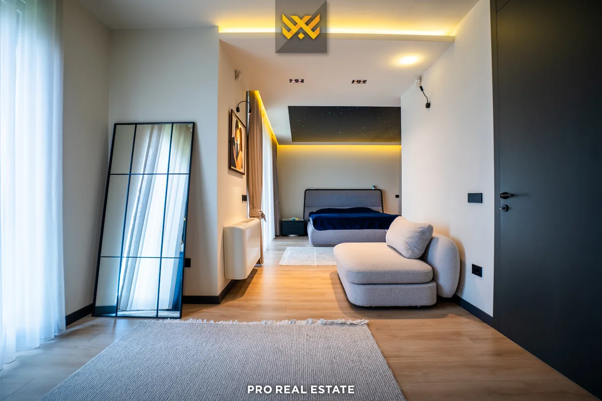 Shtëpi 240m² + 120m² për #SHITJE në Lagjen Qendresa Home