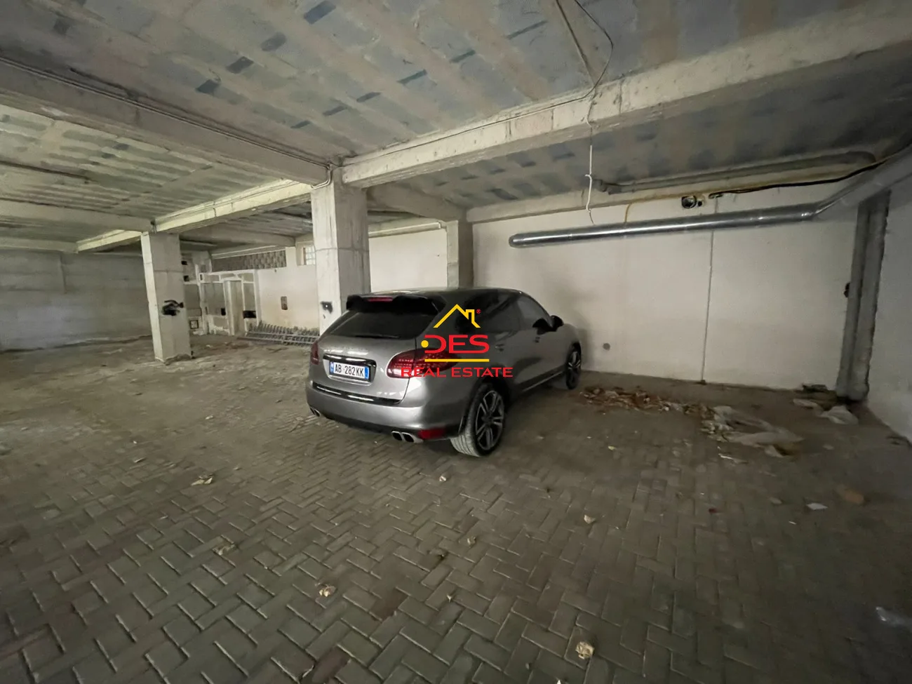 Shitet garazh te marina bay në ujë të ftohtë ,vlorë.