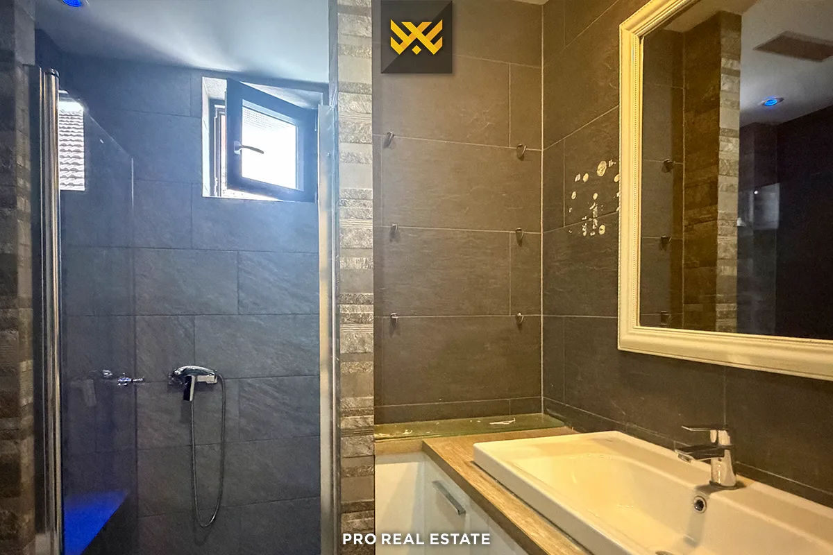 Shtëpi / Zyrë 225m² me #QIRA në Pejton
