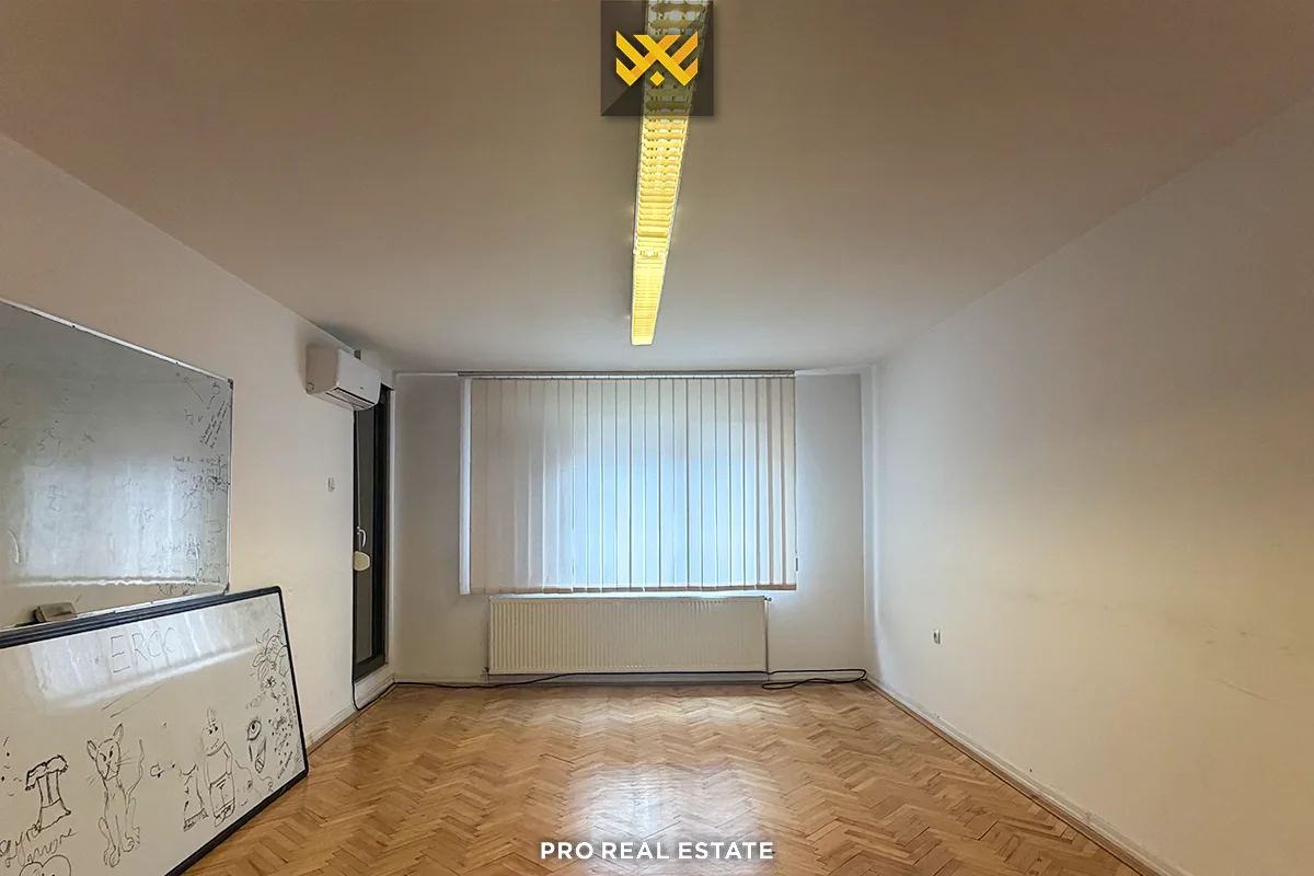Shtëpi / Zyrë 225m² me #QIRA në Pejton