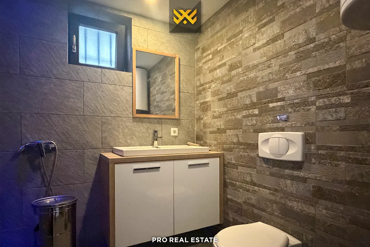 Shtëpi / Zyrë 225m² me #QIRA në Pejton