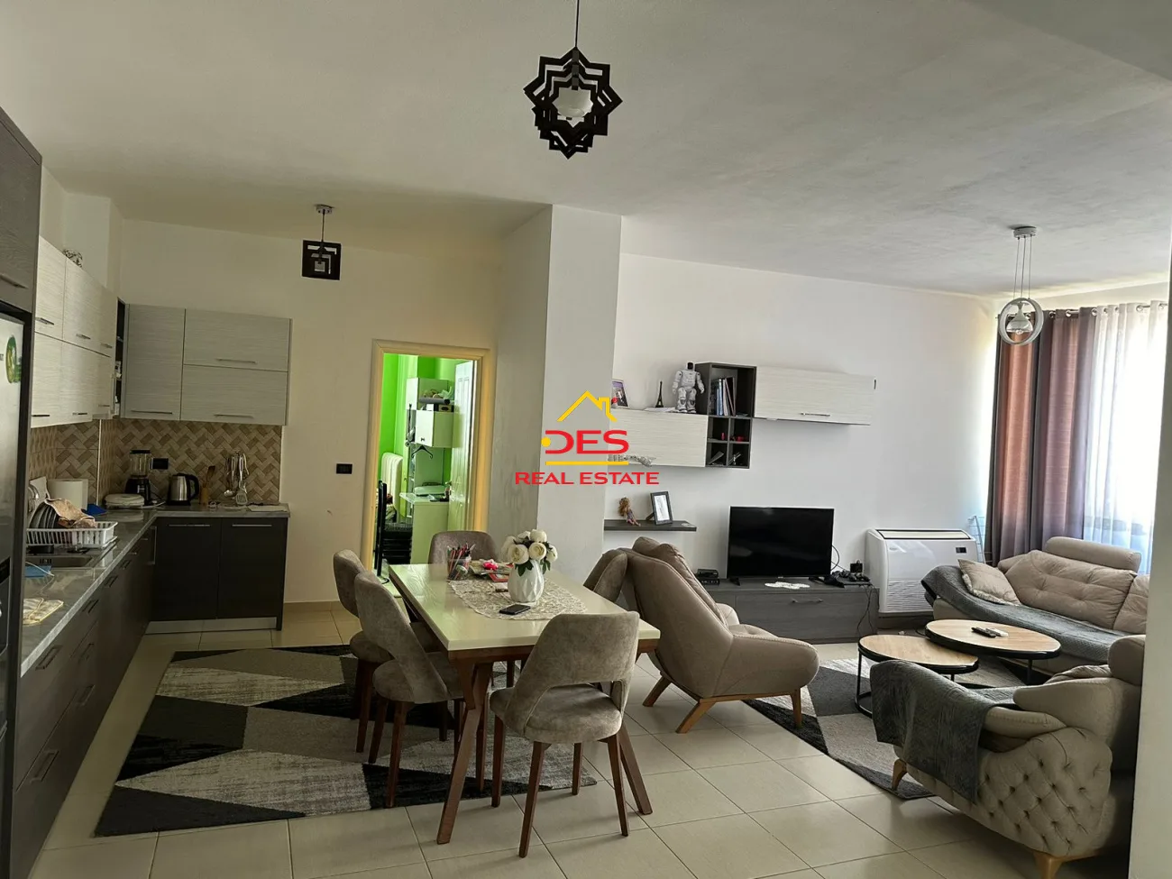 Jepet me qira apartament 3+1 në lagjen ‘5 maj’ elbasan.