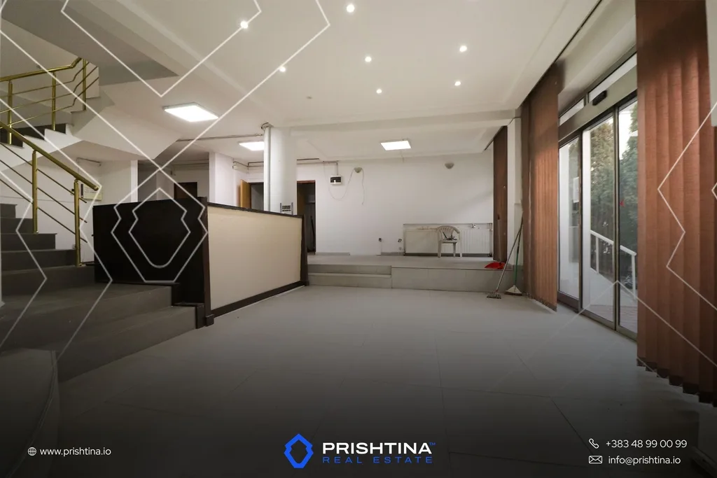 Lokal me qira 330m² në Pejton