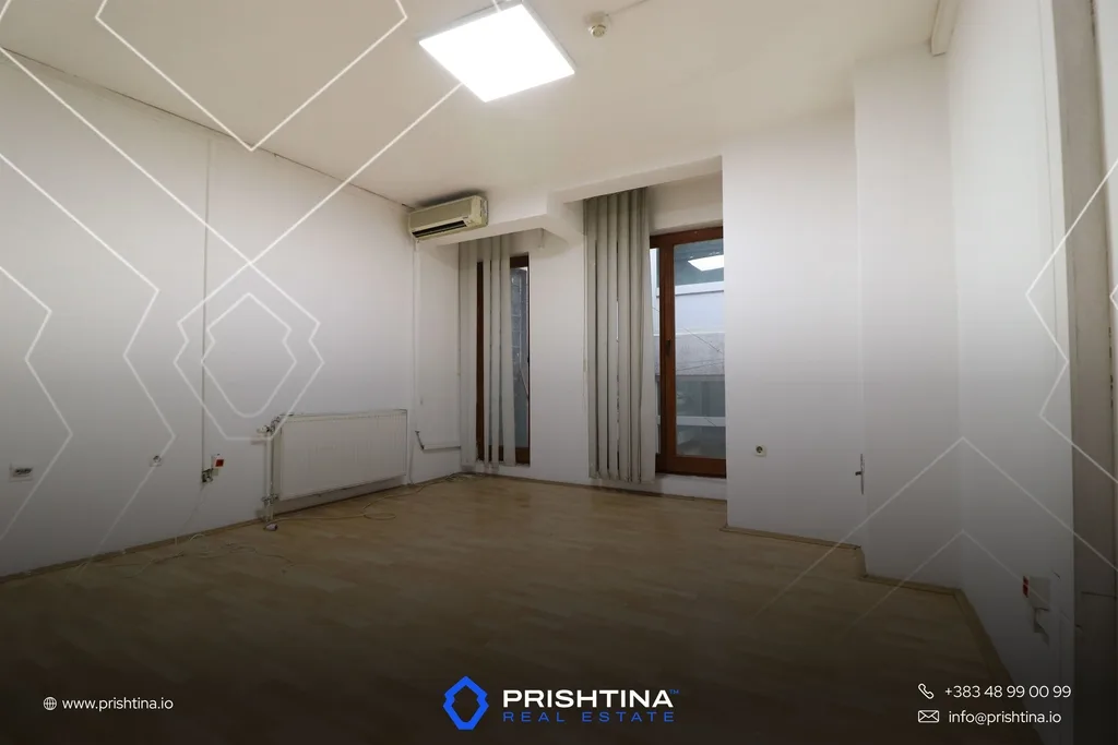 Lokal me qira 330m² në Pejton