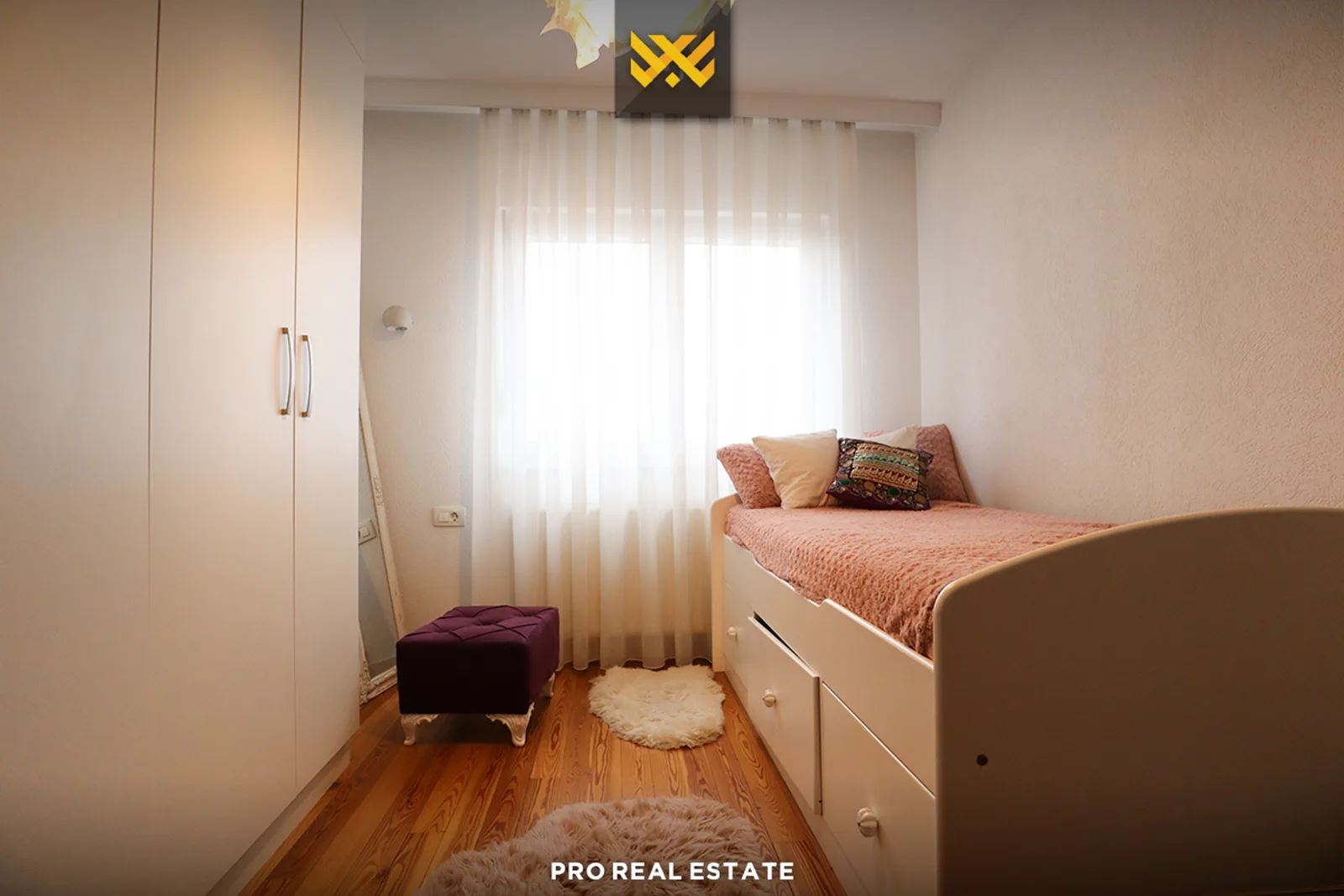 Banesë – Penthouse 230m² + 100m² në #SHITJE në Lagje të Spitalit.
