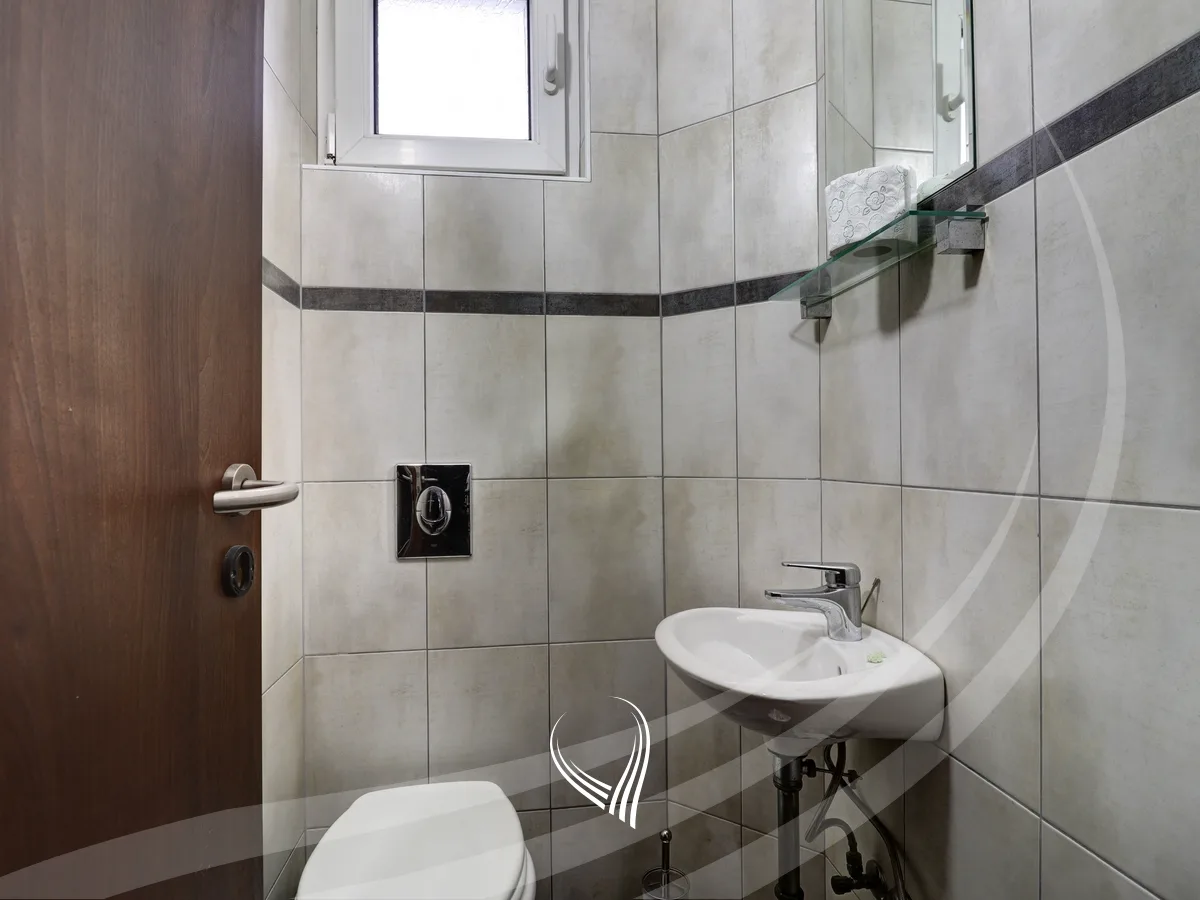 Banesë me 2 dhoma gjumi me qira në lagjen Vëllusha