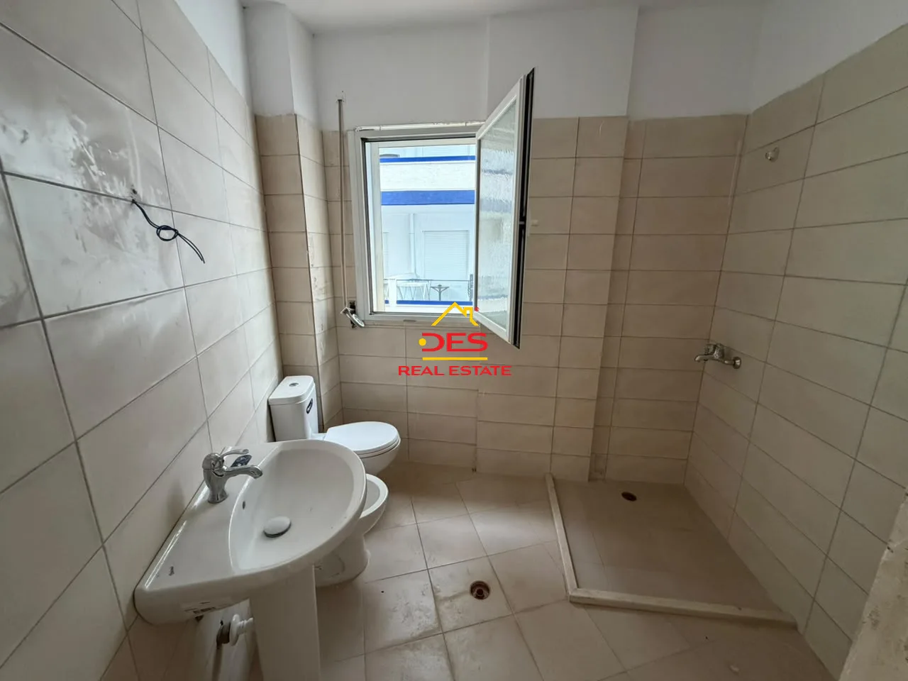 Shitet apartament 2+1 në uji të ftohtë , vlorë – me pamje ballore nga deti