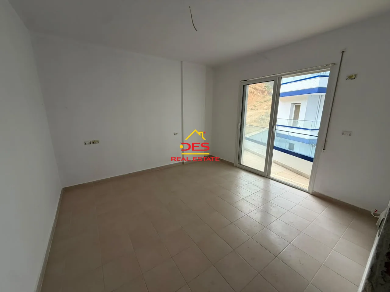 Shitet apartament 2+1 në uji të ftohtë , vlorë – me pamje ballore nga deti