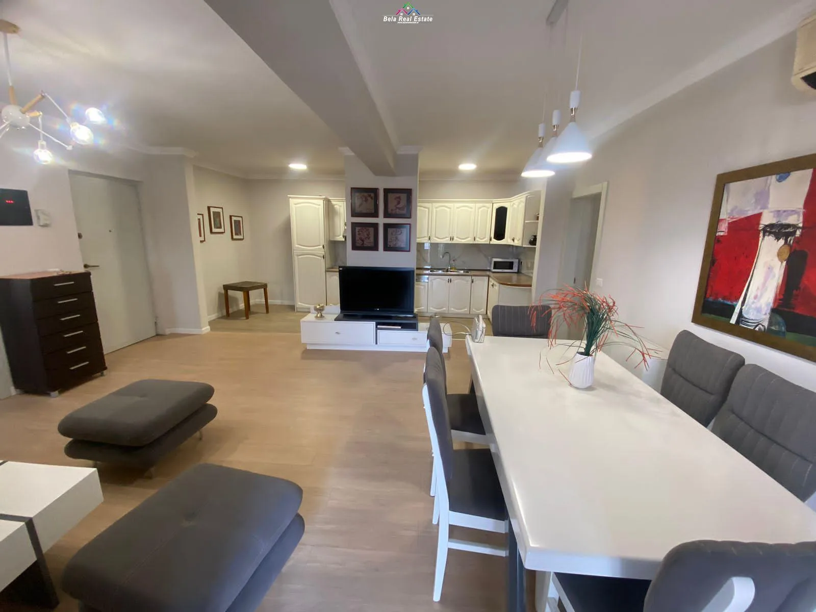 Apartament me qera 3+1+2 ne Qender (ID B230171) Tirane
