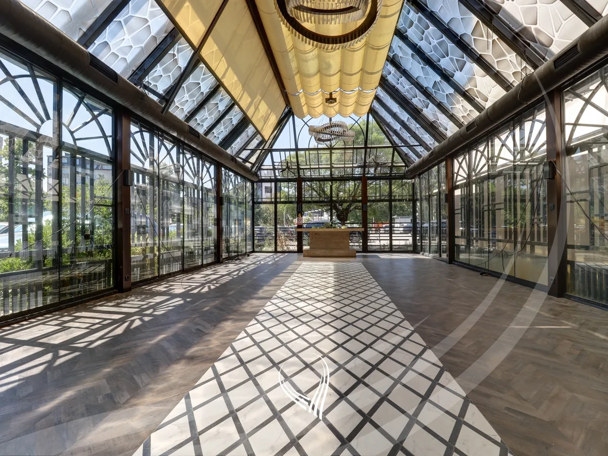 Lokal 290m2 me qira në Qendër