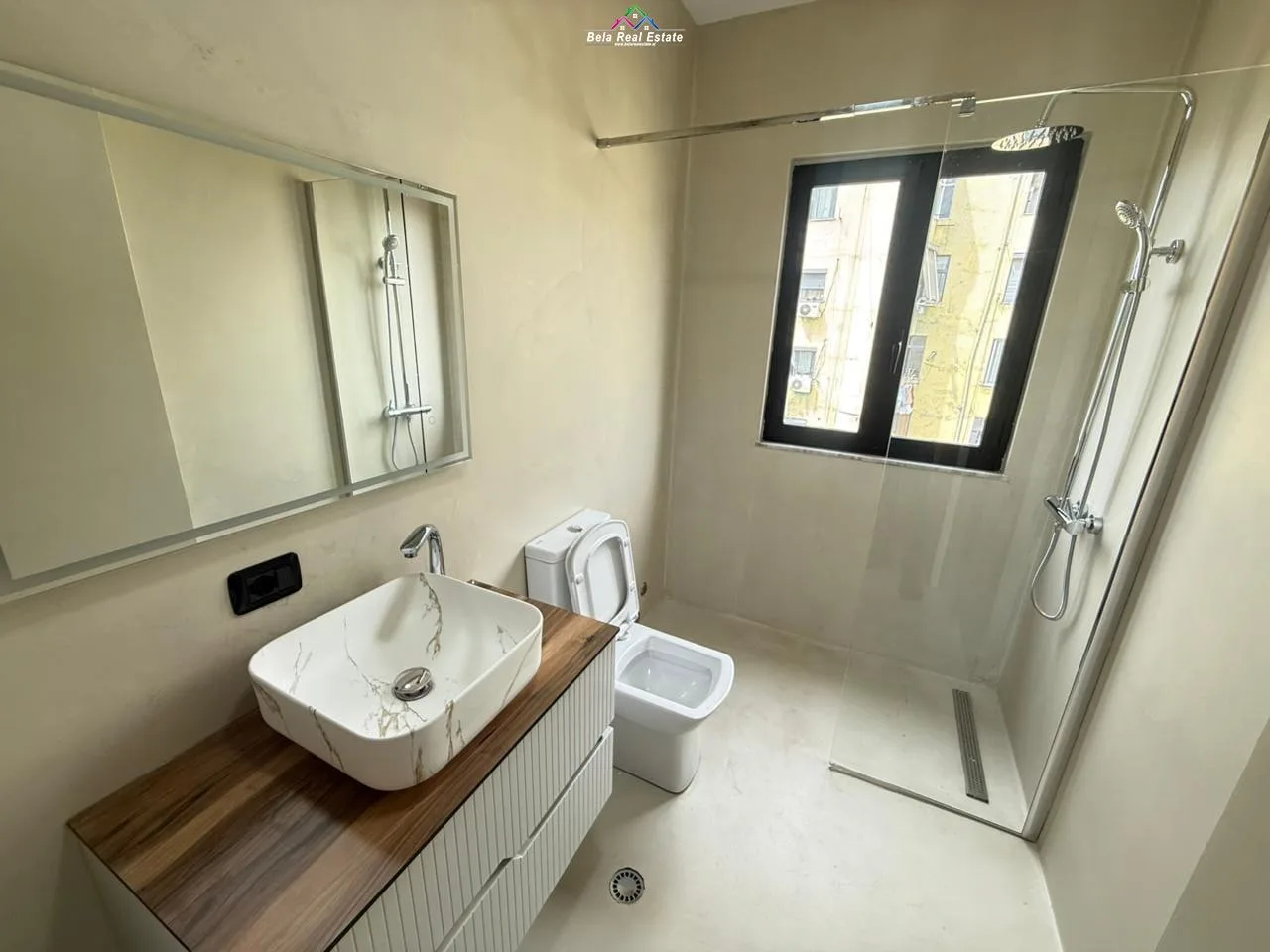 Apartament Ne Shitje 2+1 tek Pallati me Shigjeta (ID B120835) Tirane