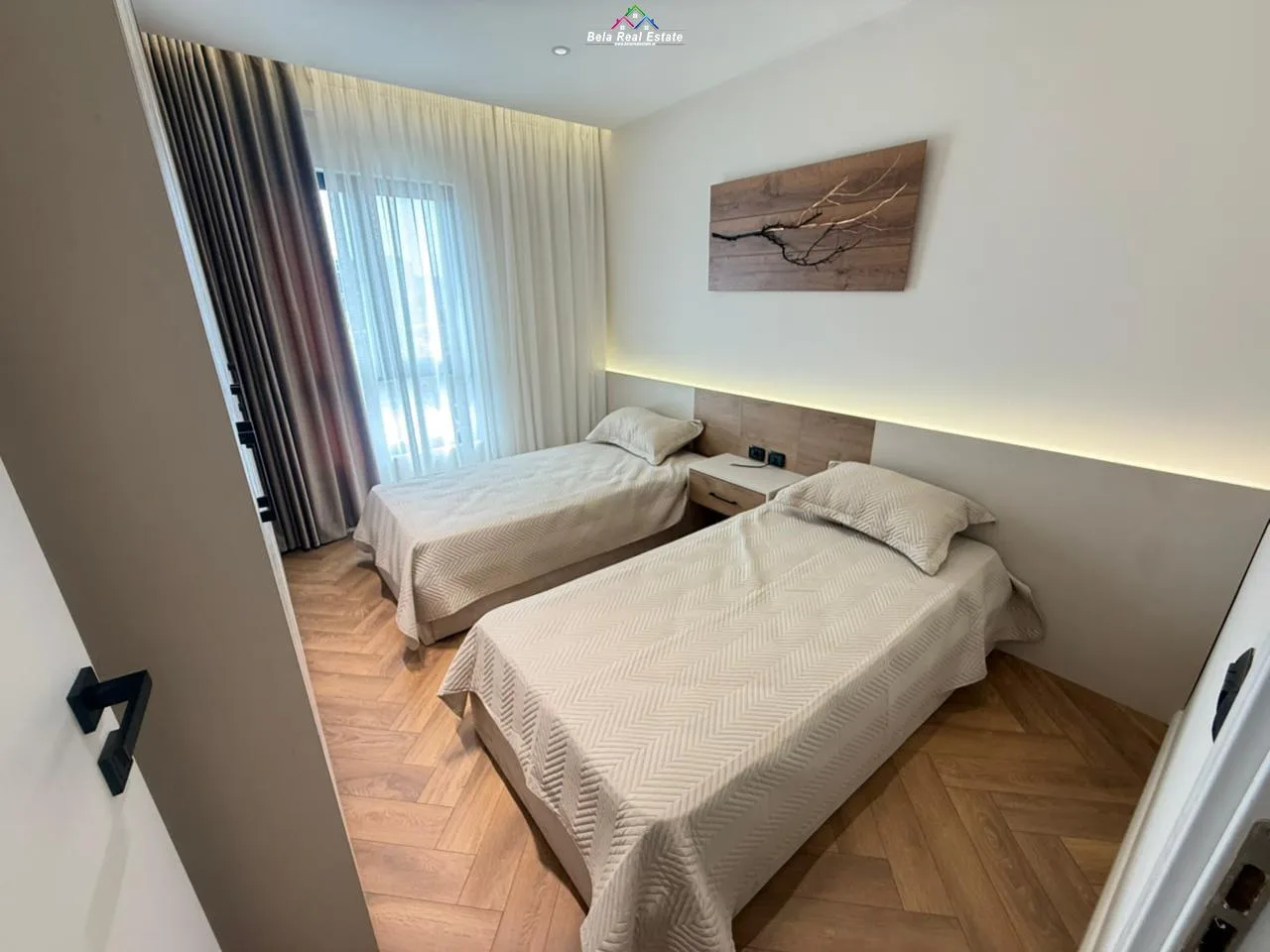 Apartament Ne Shitje 2+1 tek Pallati me Shigjeta (ID B120835) Tirane