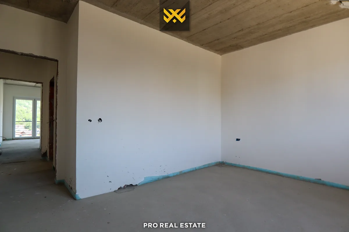 Shtëpi 235m² + 60m² për #SHITJE në Lagjen e Gjelbër
