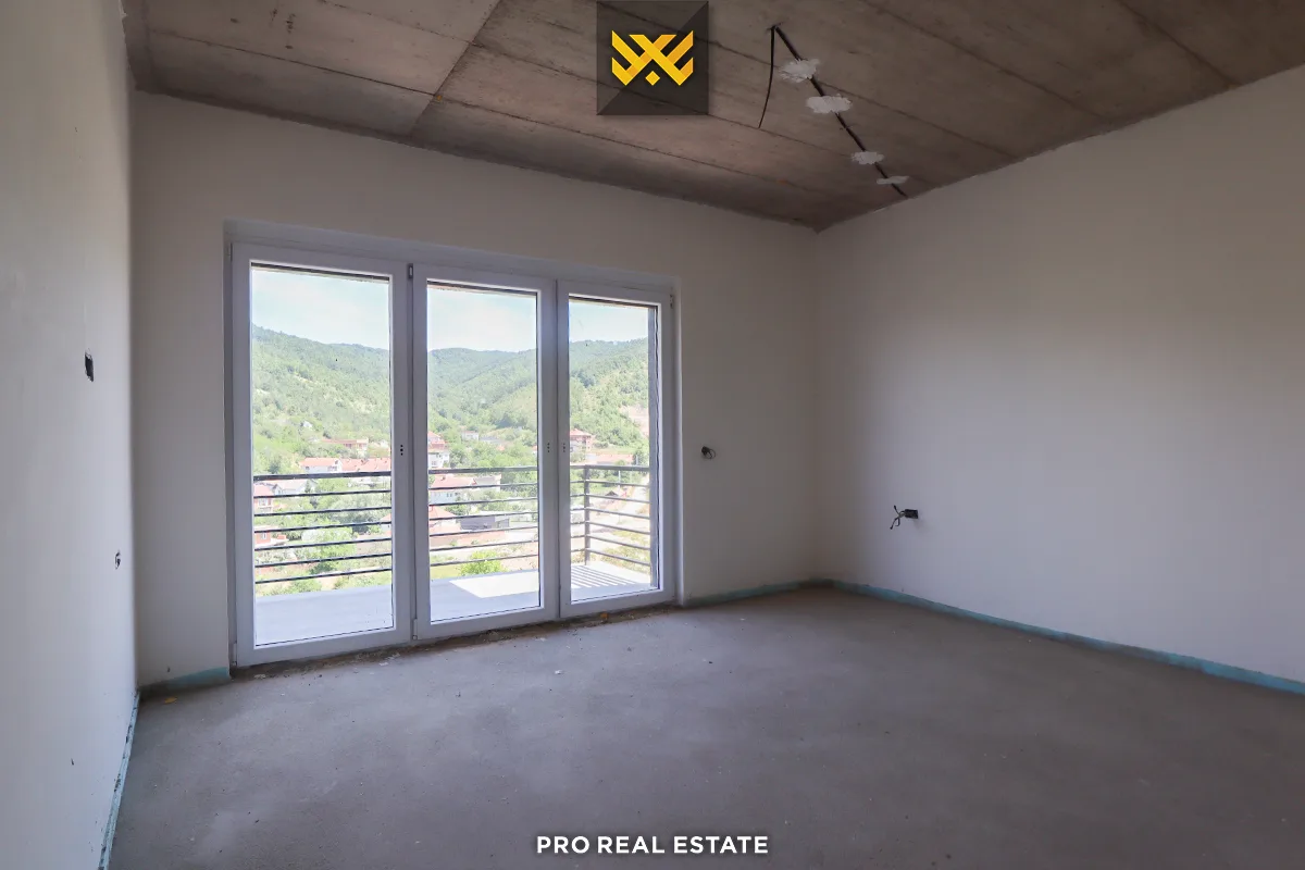 Shtëpi 235m² + 60m² për #SHITJE në Lagjen e Gjelbër