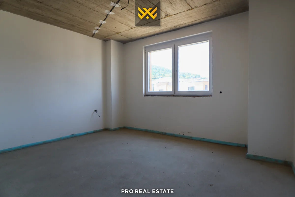 Shtëpi 235m² + 60m² për #SHITJE në Lagjen e Gjelbër
