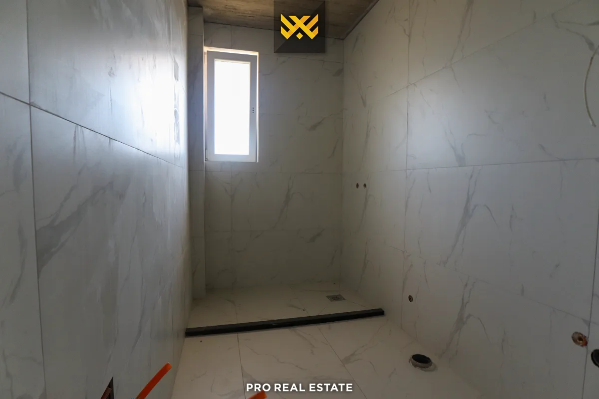 Shtëpi 235m² + 60m² për #SHITJE në Lagjen e Gjelbër