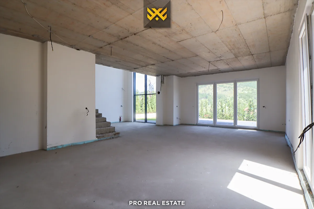 Shtëpi 235m² + 60m² për #SHITJE në Lagjen e Gjelbër