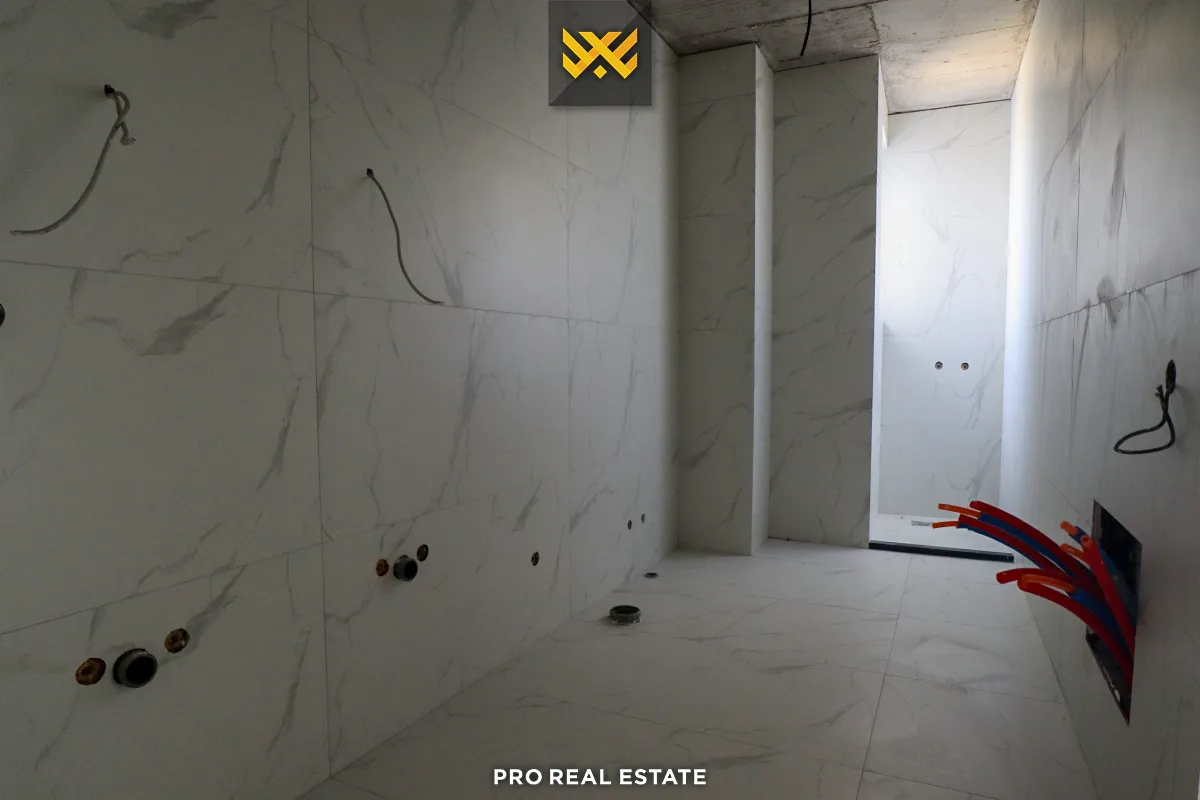 Shtëpi 235m² + 60m² për #SHITJE në Lagjen e Gjelbër