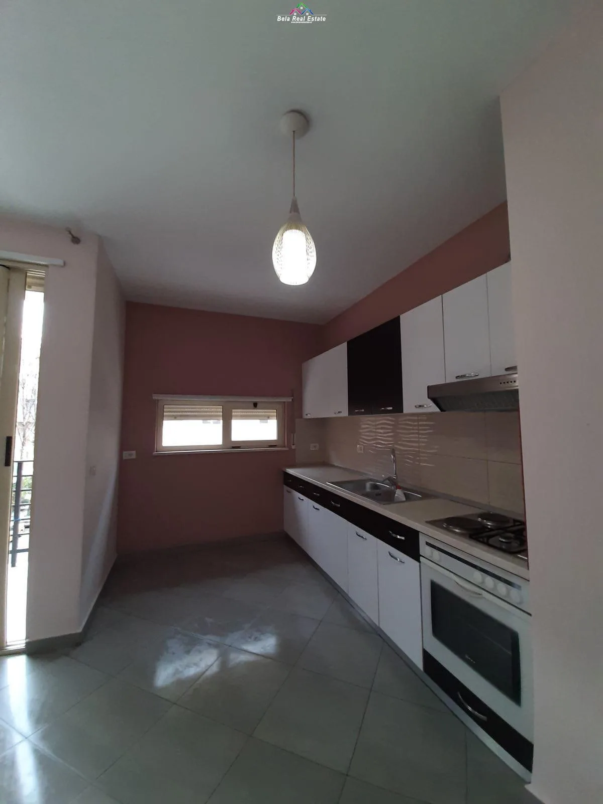 Apartament Me Qera 1+1 Tek Komuna e Parisit ( ID B210104) Tirane