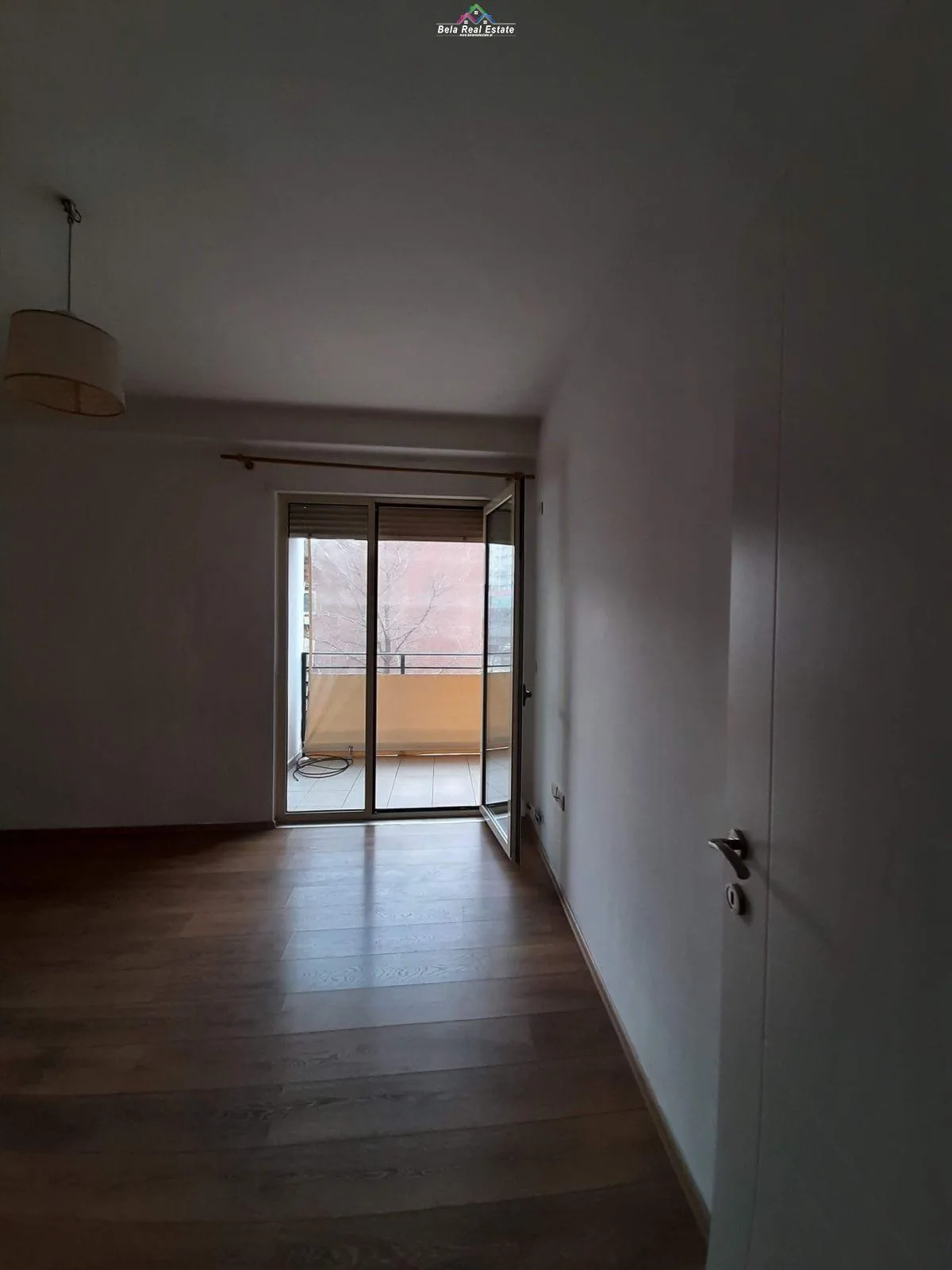Apartament Me Qera 1+1 Tek Komuna e Parisit ( ID B210104) Tirane