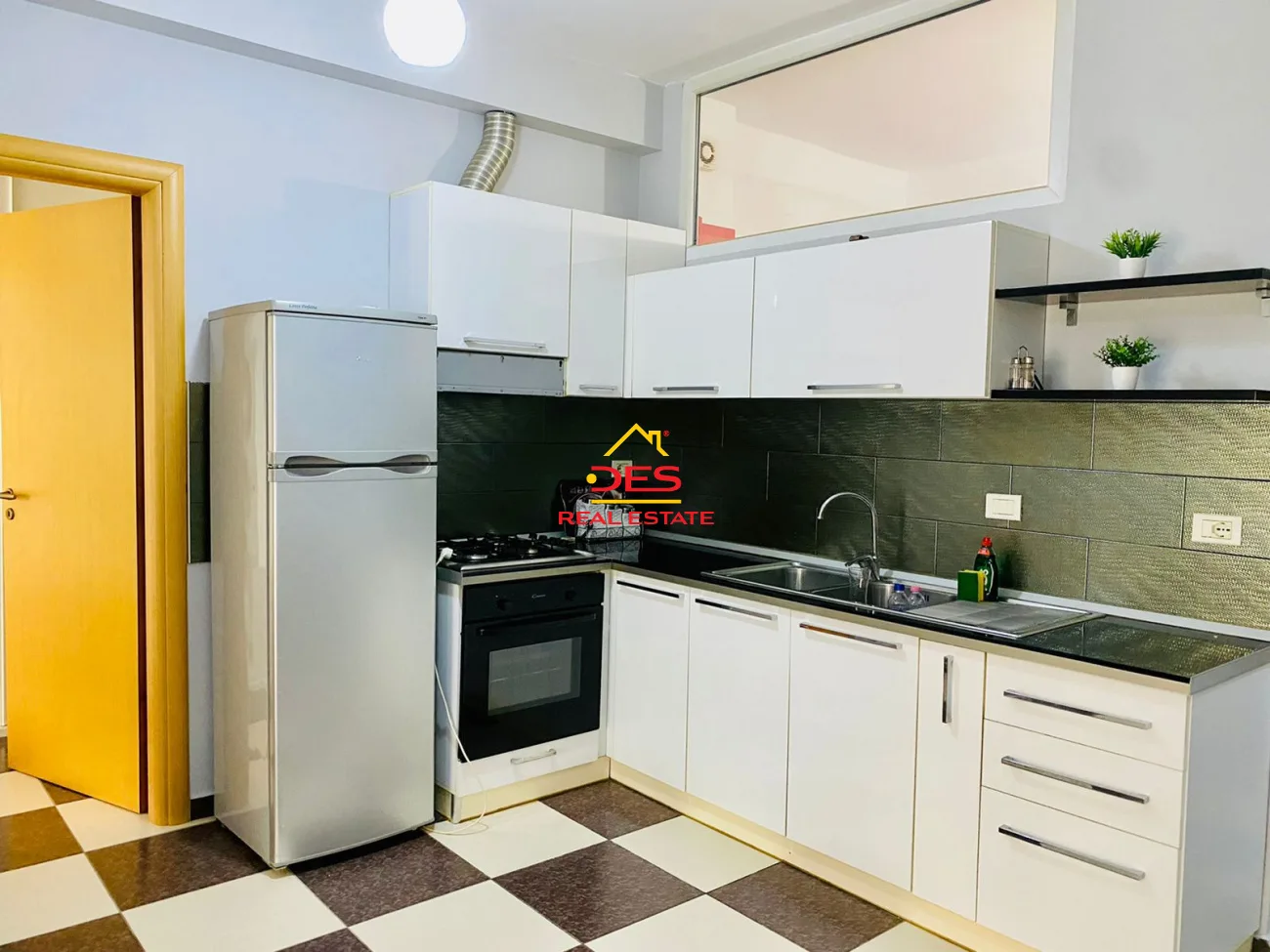 Jepet me qira apartament 1+1 te konsullata italiane!