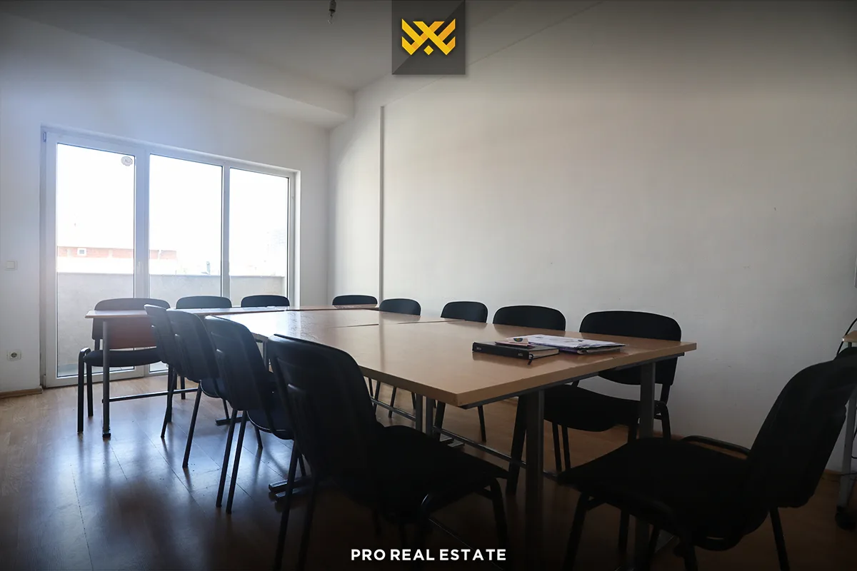 Banesë - Zyrë 142m² (neto) + 82.6m² terasë me #QIRA në Emshir.