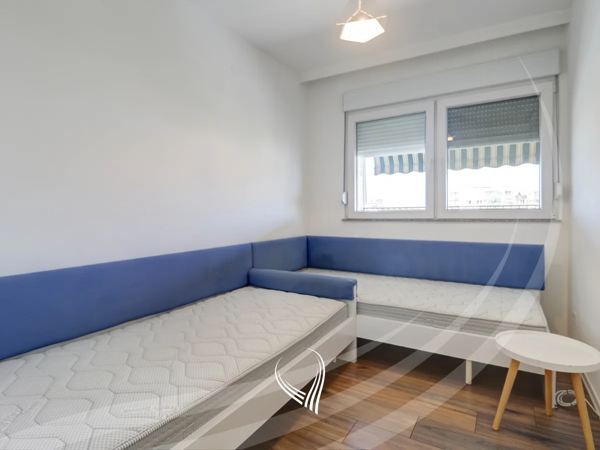 Banesë me 2 dhoma gjumi me qira në lagjen Bregu i Diellit