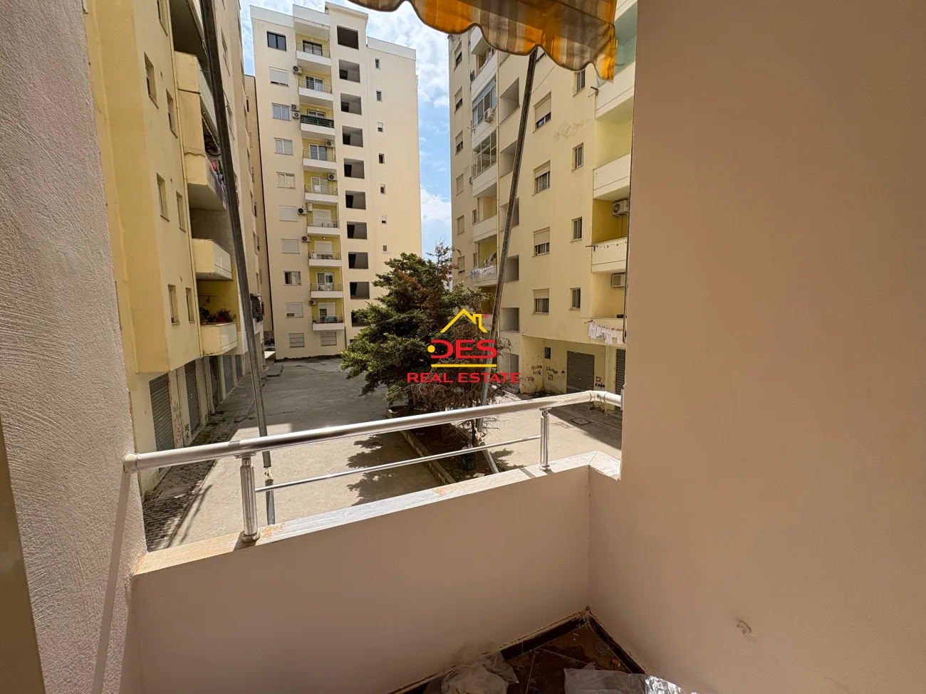 Shitet garsoniere te “rruga e çipajve”, vlorë.