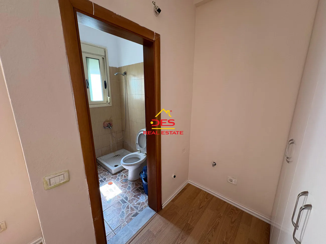 Shitet garsoniere te “rruga e çipajve”, vlorë.