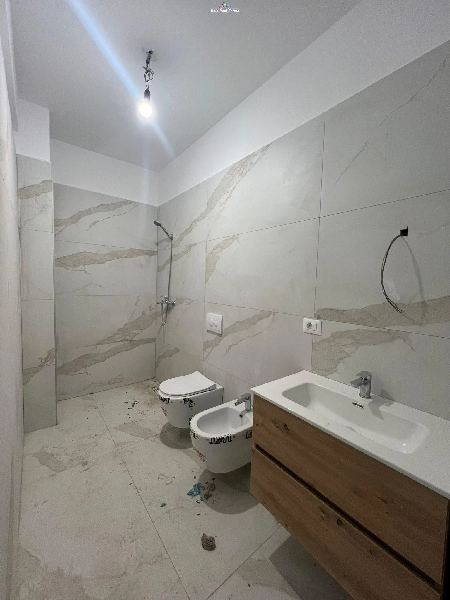 Zyre Me Qera 2+1 Tek Rruga Dritan Hoxha (ID BZ2973) Tirane